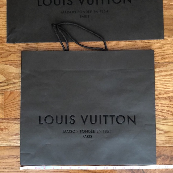 4 authentic Louis Vuitton shopping bags - Picture 5 of 12
